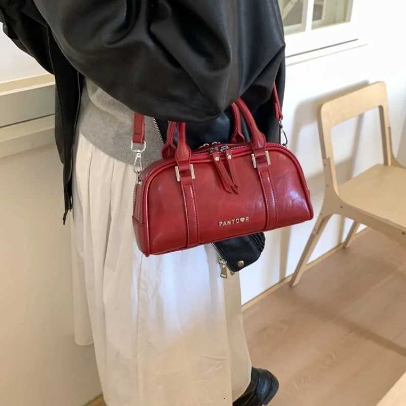 High-End Women Shoulder Bag With Simple Vintage Style And Water-Resistant Material Suitable For Working WomenT251122