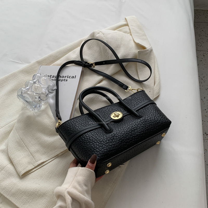 2025 New Designer Women's Shoulder Crossbody Bag Light Luxury Multifunctional Women's Handbag Small Fragrance Style Celebrity Bag