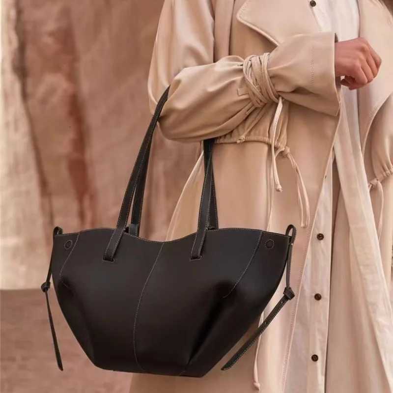 2025 Simple and versatile large-capacity commuter bag Retro simple shoulder bag Fashionable large-capacity tote bag bucket bag K251121