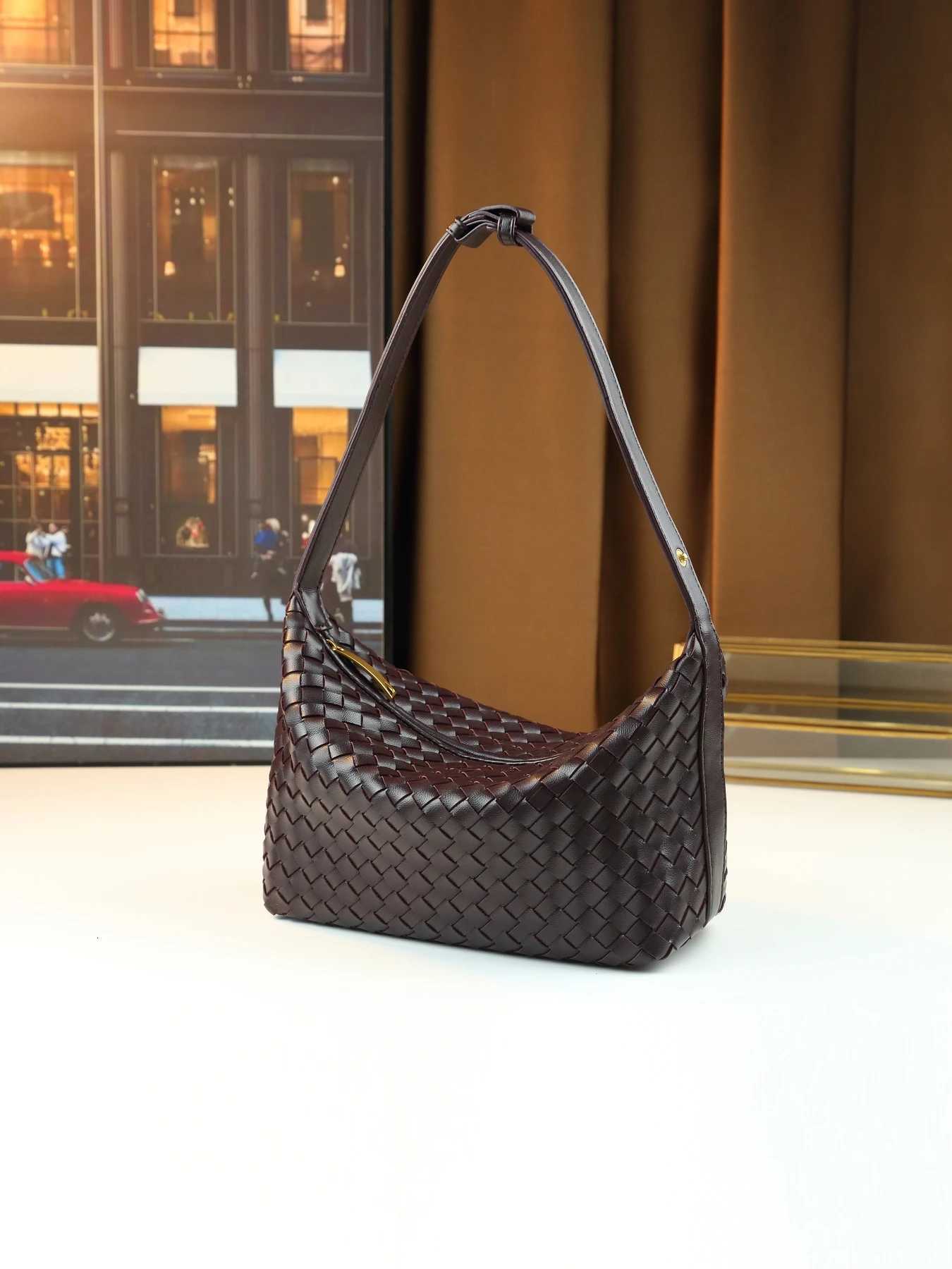 2025 autumn and winter new fashion simple solid color small square bag foreign style texture shoulder woven bag K251121
