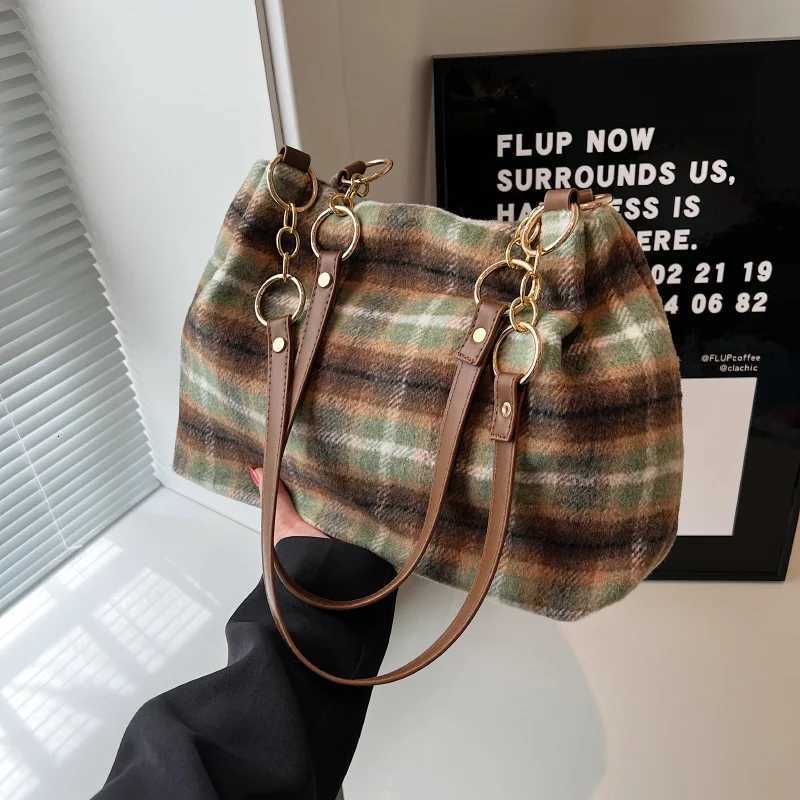 Womens Large Capacity Tote Bag Stylish Minimalist Shoulder Handbag for Work Travel Daily Use Lightweight DurableT251122