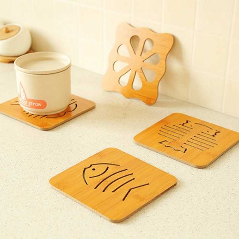 Hollow wooden anti slip coaster Home wooden cartoon insulation pad Thickened heat-resistant and heat-insulating mat for kitchen C251122