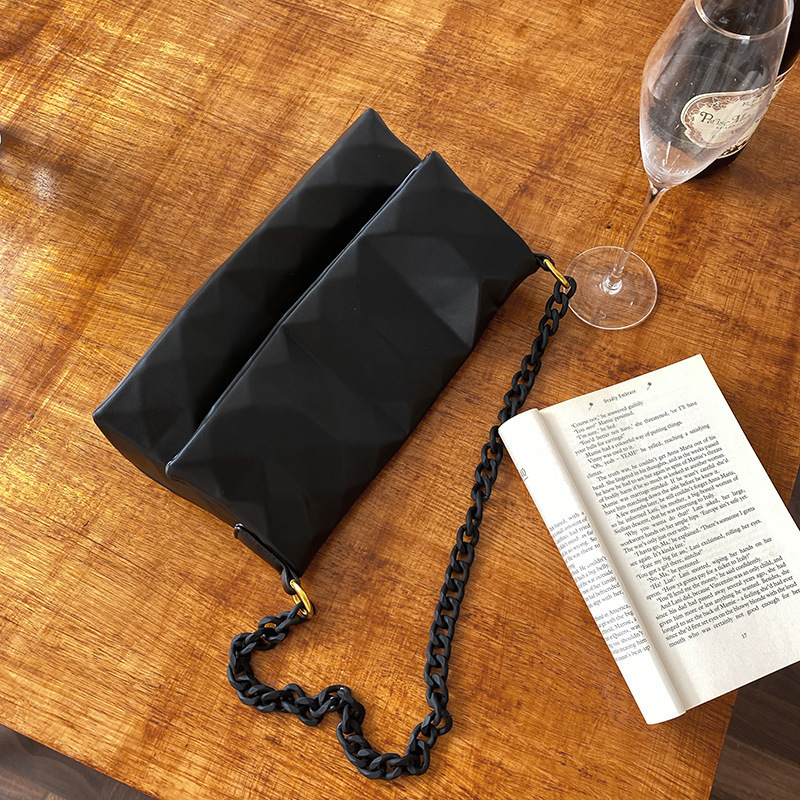 Fashion White Chain Shoulder Crossbody PU Leather Bags For Women Vintage Acrylic Chain Pleated Designer R250422