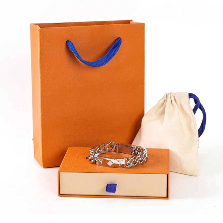 Mens Designer Bracelet Classic Luxury Bracelets Bangle Letter Titanium Steel with Diamond Designer for Women Jewlery Gifts Woman Gold Silver Not Fade