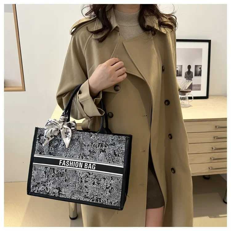 Large Capacity Embroidered Womens Shoulder Bag Handbag Tote Bag Fashionable Versatile Underarm Bag Hot Sale Of The K251121