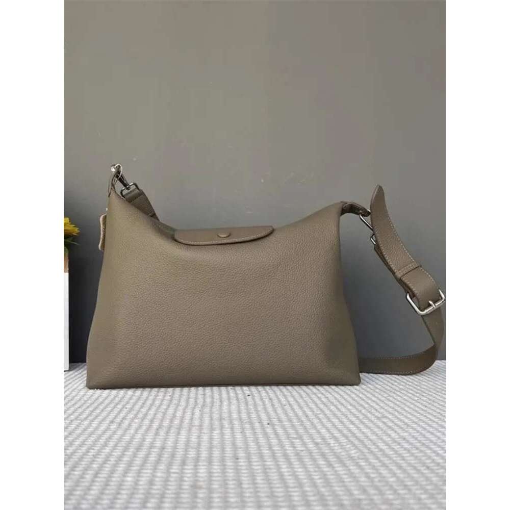 Women Casual Large Capacity Single Shoulder Bag Solid Color Cowskin Genuine Leather Messenger Bags New Female Versatile Handbag Bag