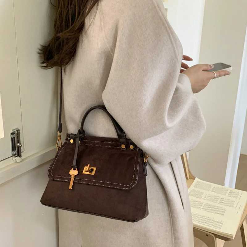 Flap Frosted Briefcase For Wen Large Capacity Metal Lock Design Shoder Bag Vintage Casual Tote Luxury Handbag For Travel Y251121