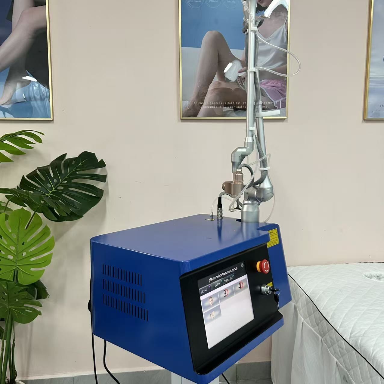 CO2 Fractional Laser Machine For Beauty Salon Use Skin Rejuvenation Wrinkle Scar Removal and Vaginal Tightening Professional Equipment