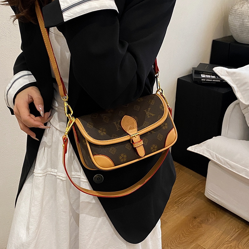 Designer Bags 2025 New Women's Bags: Fashionable Baguette bag, High-end single-shoulder crossbody bag, retro and versatile Underarm bag, free shi