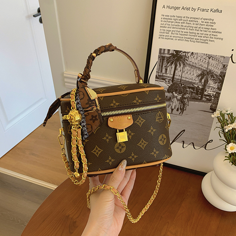 Designer Bags High-end Lightweight Women's Bag 2025 New Style, fashionable retro printed bucket bag, Versatile women's shoulder bag, crossbo