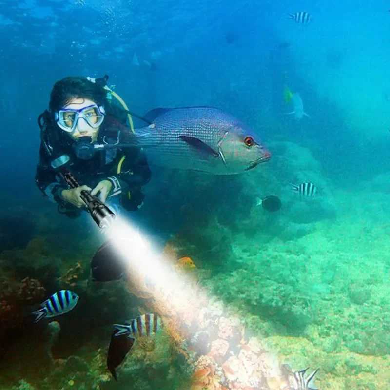 Powerful LED Diving Flashlight Super 8000LM 3/5LED Professional Underwater Torch IP8 Waterproof rating Lamp Using 18650 Battery C251122