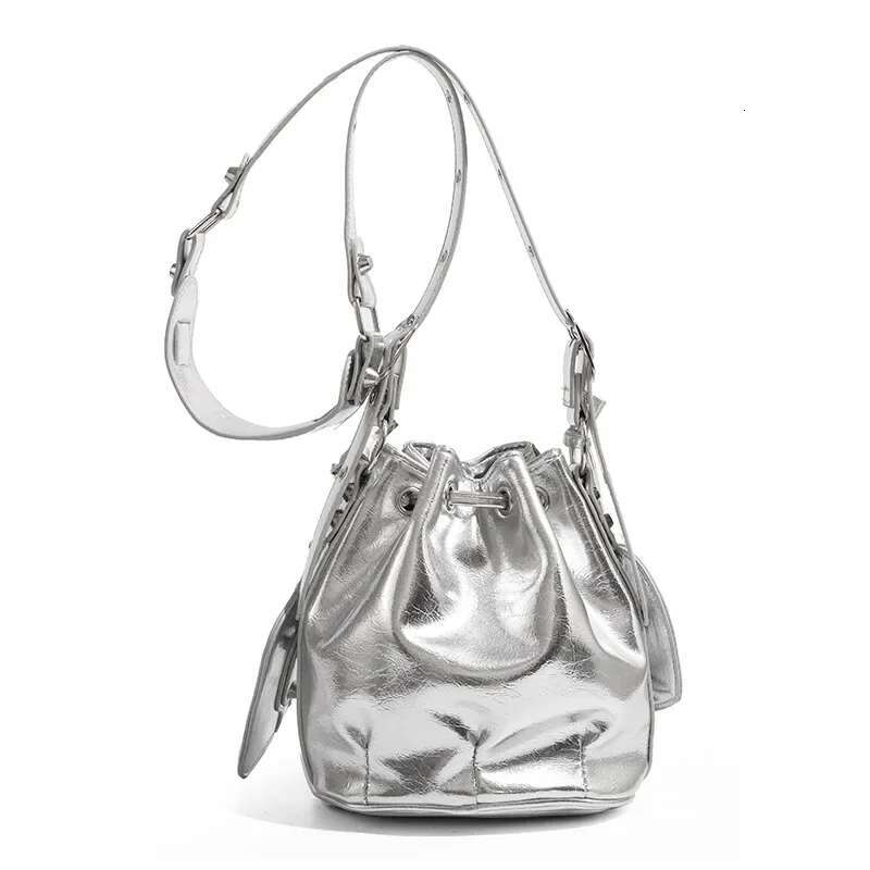 Designer bag handbags women's new arrival black patent leather bucket bag small crossbody bag heart charm zipper detail