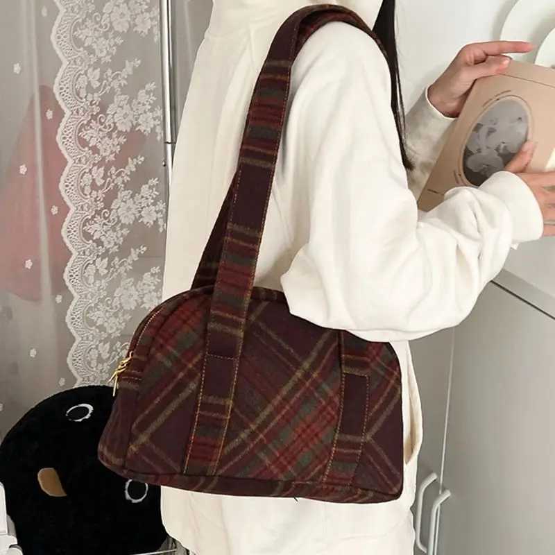 Retro Plaid Woolen Underarm Bag 2023 Large-capacity Autumn and Winter New Shoulder Bag Boston Travel BagT251122