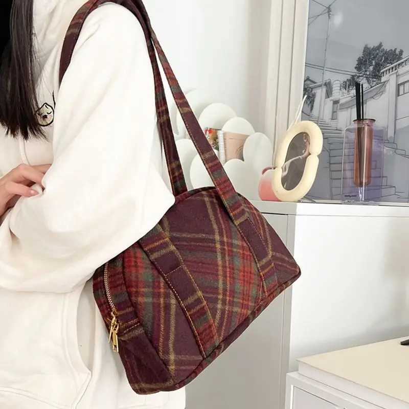 Retro Plaid Woolen Underarm Bag 2023 Large-capacity Autumn and Winter New Shoulder Bag Boston Travel BagT251122