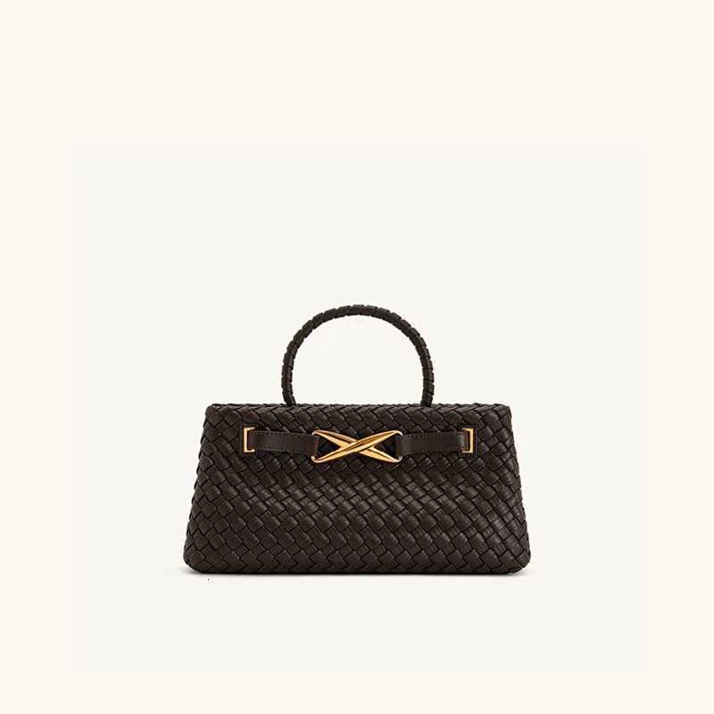 JW PEI French Handbag with High quality Exquisite Design Niche Woven Bag Solid Color Multifunctional Womens Shoulder Bag K251121