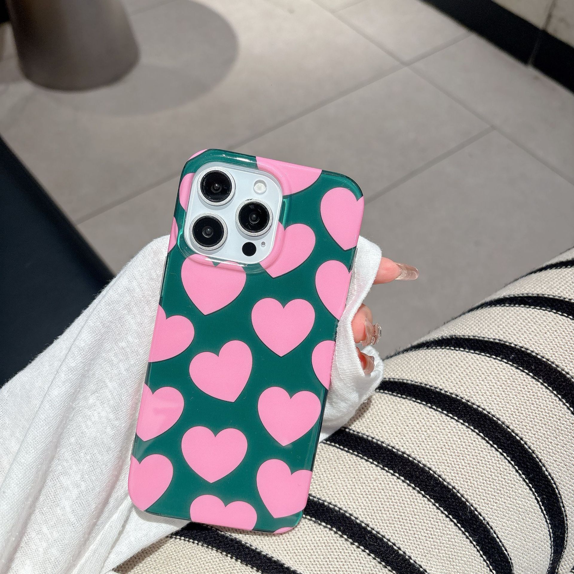 Green Background Full Screen Pink Heart Phone Case Compatible iPhone 16/15 Pro Max New Earthquake-proof Protective Case