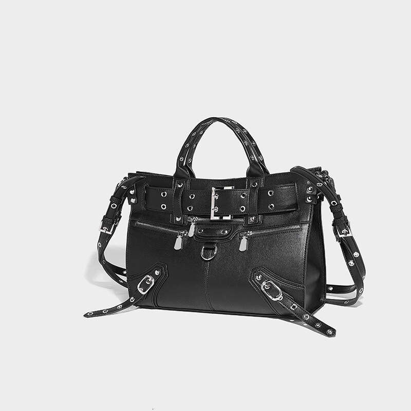 Designer Women's Bags Designer Heavy Industry Liunail Motorcycle For Women 2023 Winter New High End Niche Design Large Capacity Tote Crossbody Ba