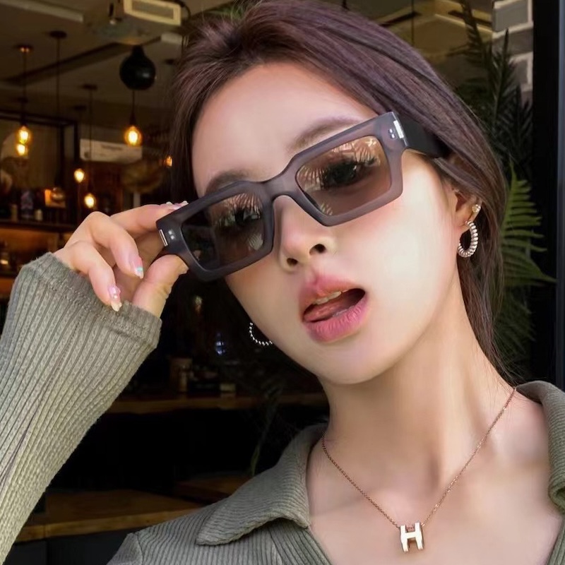 Square Designer Sunglasses Men Women Shades Retro Glasses Vintage Y2K Futuristic Cool Personalized INS Niche Circular Classic Metal inlay IVSTA