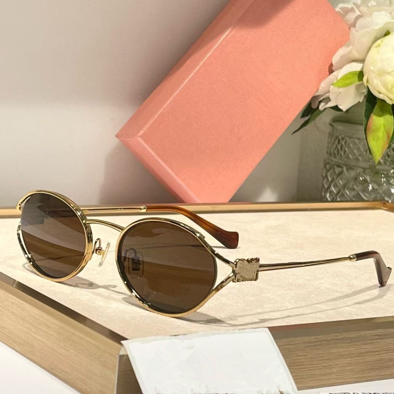 2025 Retro Cat Eyeglasses For Women Designer Luxury Ultra-Light Titanium Frame Minimalist Sunglasses UV400 Lens Blue Light Blocking Unisex Eyeswear for Office