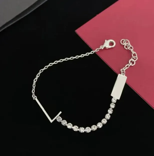 Designer Bracelet Pendant Women's Bracelet Charm Jewelry Classic Pattern Leisure Party Festival Gift Bracelet Valentine's Day Mother's Day Gift Box