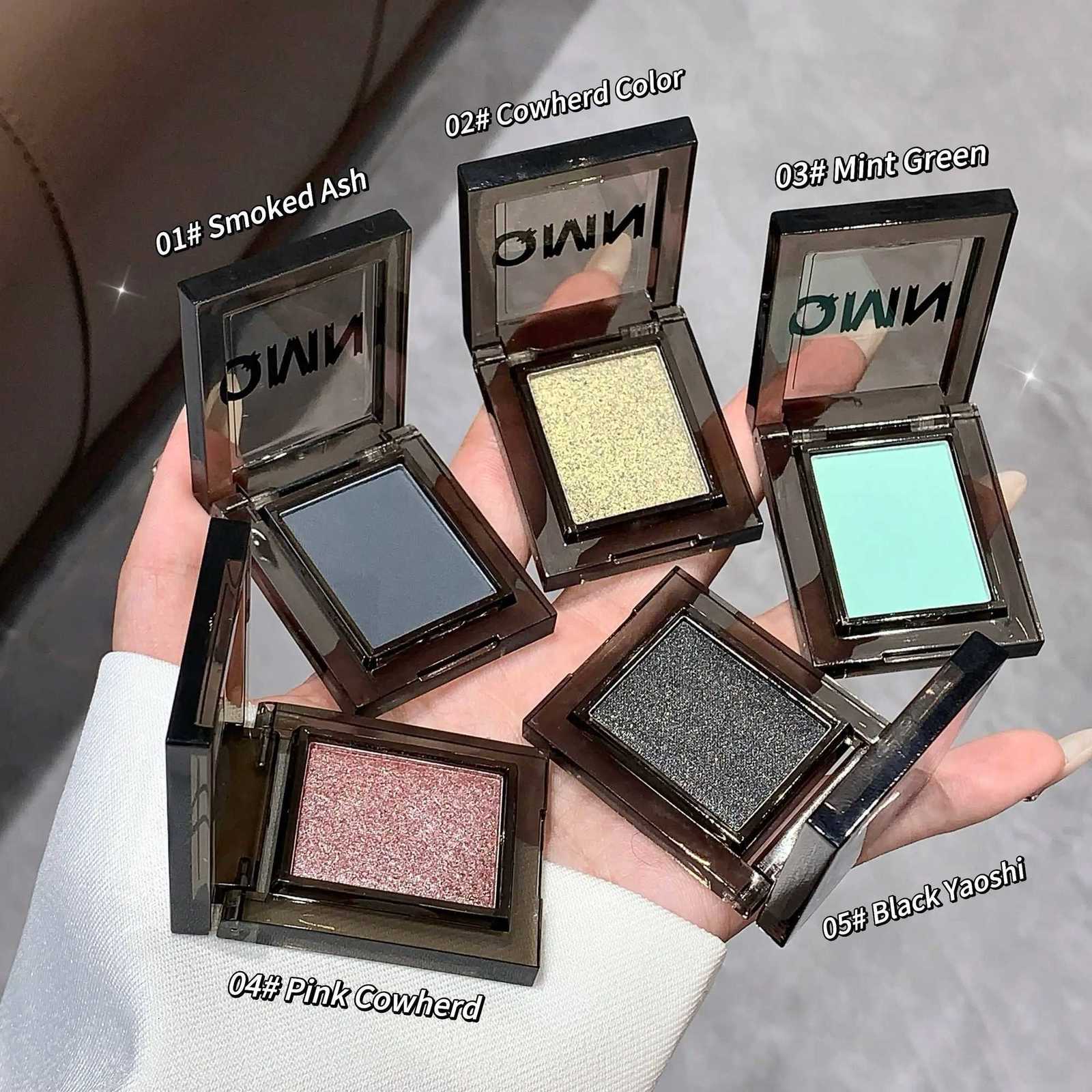 QMN Starry Night Single Color Highlighting Eyeshadow Powder Highlighting Pearlescent Color Developing Silky LastingT251122