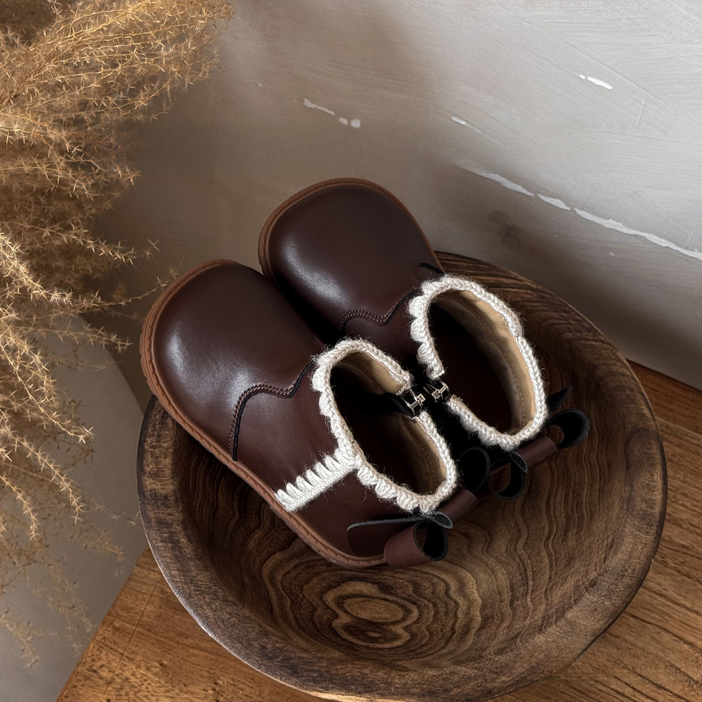 New designer shoes for women, wool leather boots for autumn and winter, new leather for young children, fashionable and warm cotton boots for snow boo