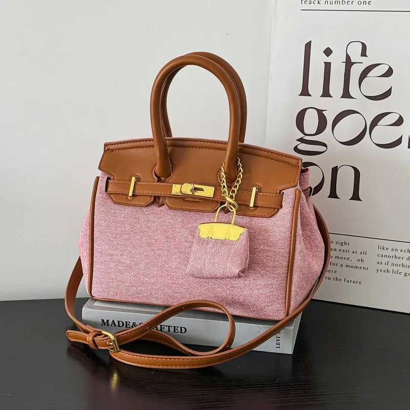 Luxe Mini Square Bag 2025 Elegant Top Handle Purse for Women Chic Crossbody Bag for Work Commute Classy Shoulder Bag K251121