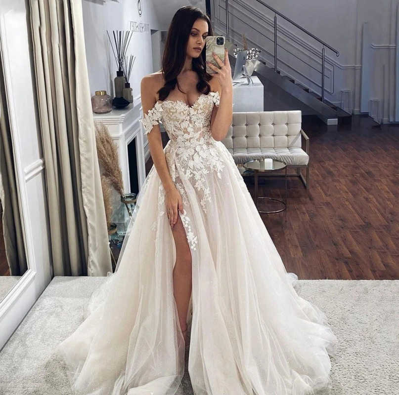 One-shoulder European-style wedding dress for women, 2025 new model, lace, slit, retro deep V neckline, short train bride S251122