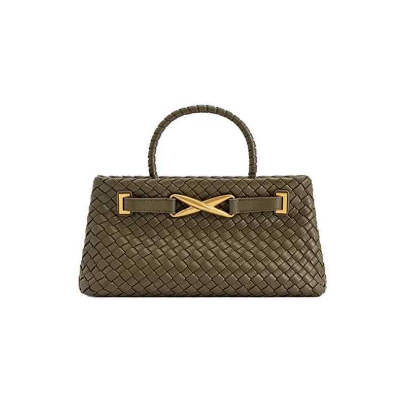 A new luxury handbag for women in 2025 a fashionable single-shoulder crossbody bag and a simple woven bag K251121