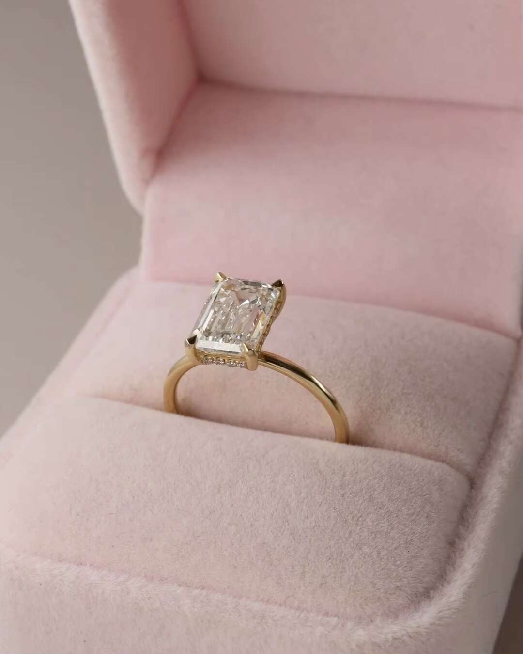 Fancy Jewelry Hot Selling 6X8MM Emerald Cut GRA Certificate Moissanite Classic Wedding Real Solid Gold Custom Rings