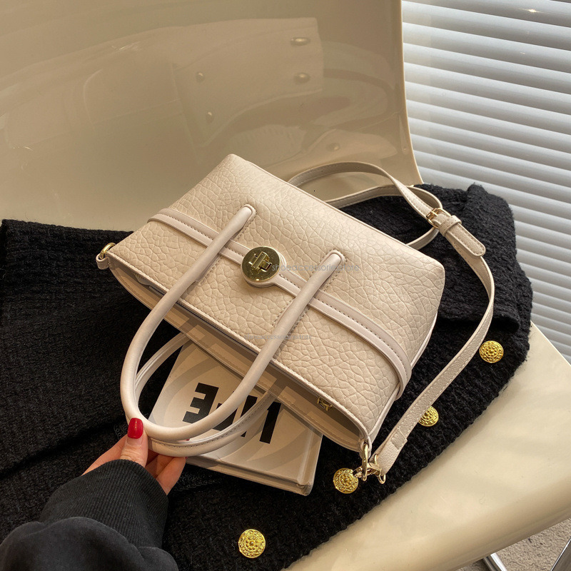 2025 New Designer Women's Shoulder Crossbody Bag Light Luxury Multifunctional Women's Handbag Small Fragrance Style Celebrity Bag