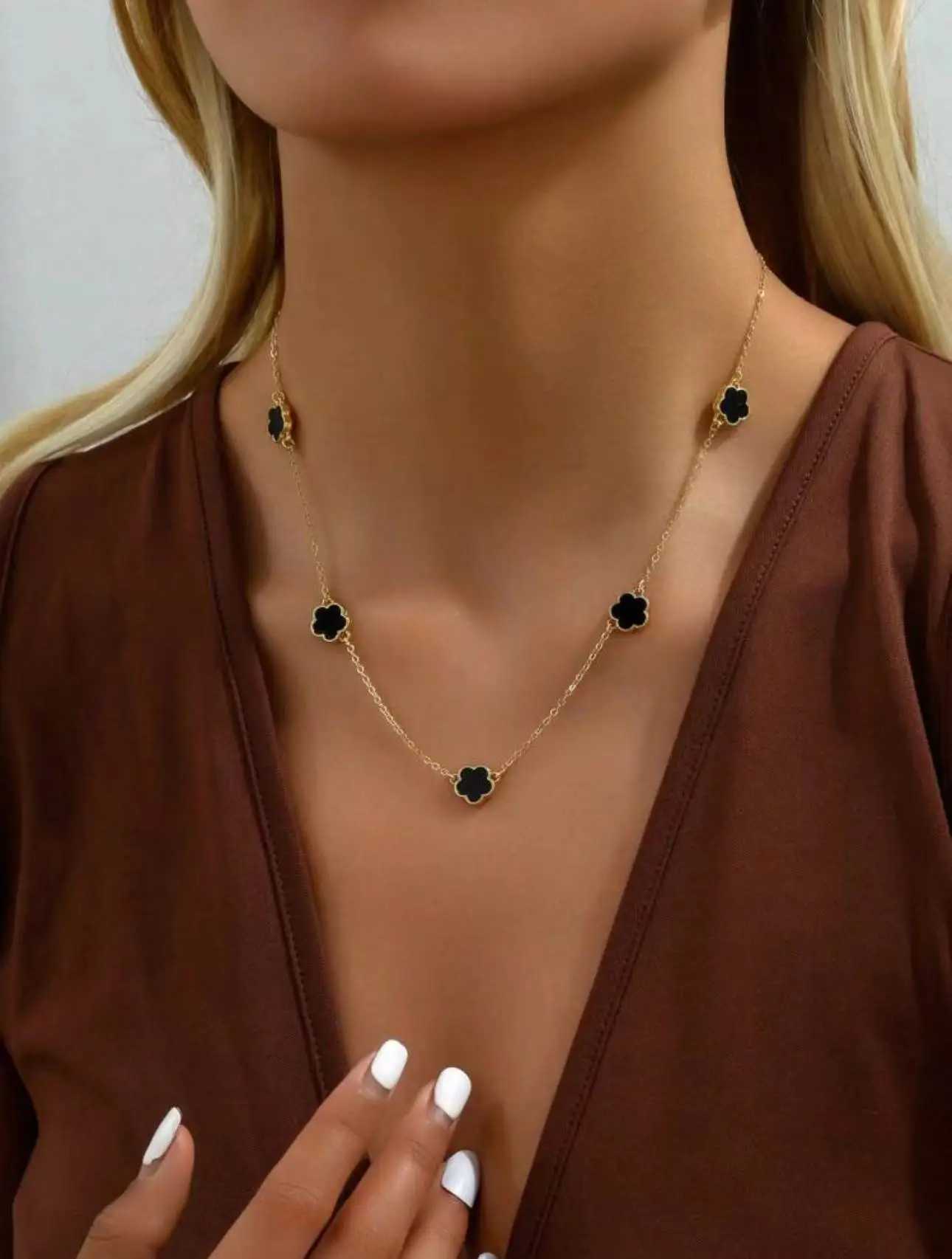 Hot Selling StainlESS Steel Single Sided Pendant Necklace With Five leaf Flower High-Quality Jewelry For Womens J251122