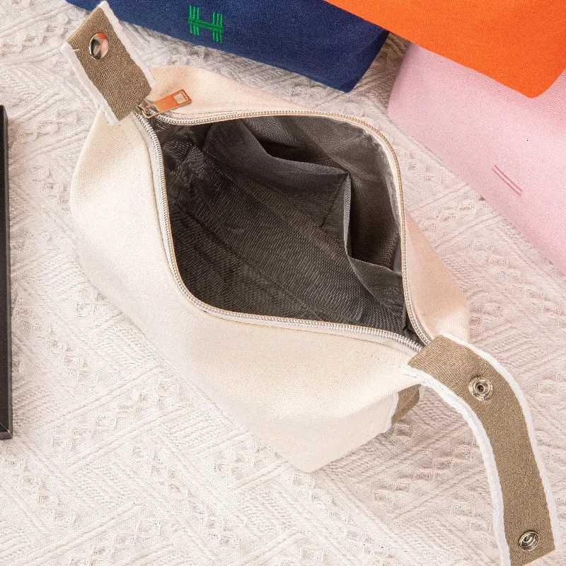 Designer Portable Travel Cosmetic Bag Womens High-End Sensation Internet Famous New Model Super Popular Makeup Storage Bag Y251122