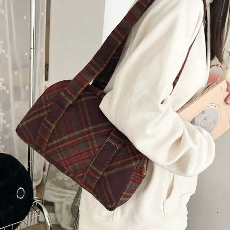 Retro Plaid Woolen Underarm Bag 2023 Large-capacity Autumn and Winter New Shoulder Bag Boston Travel BagT251122