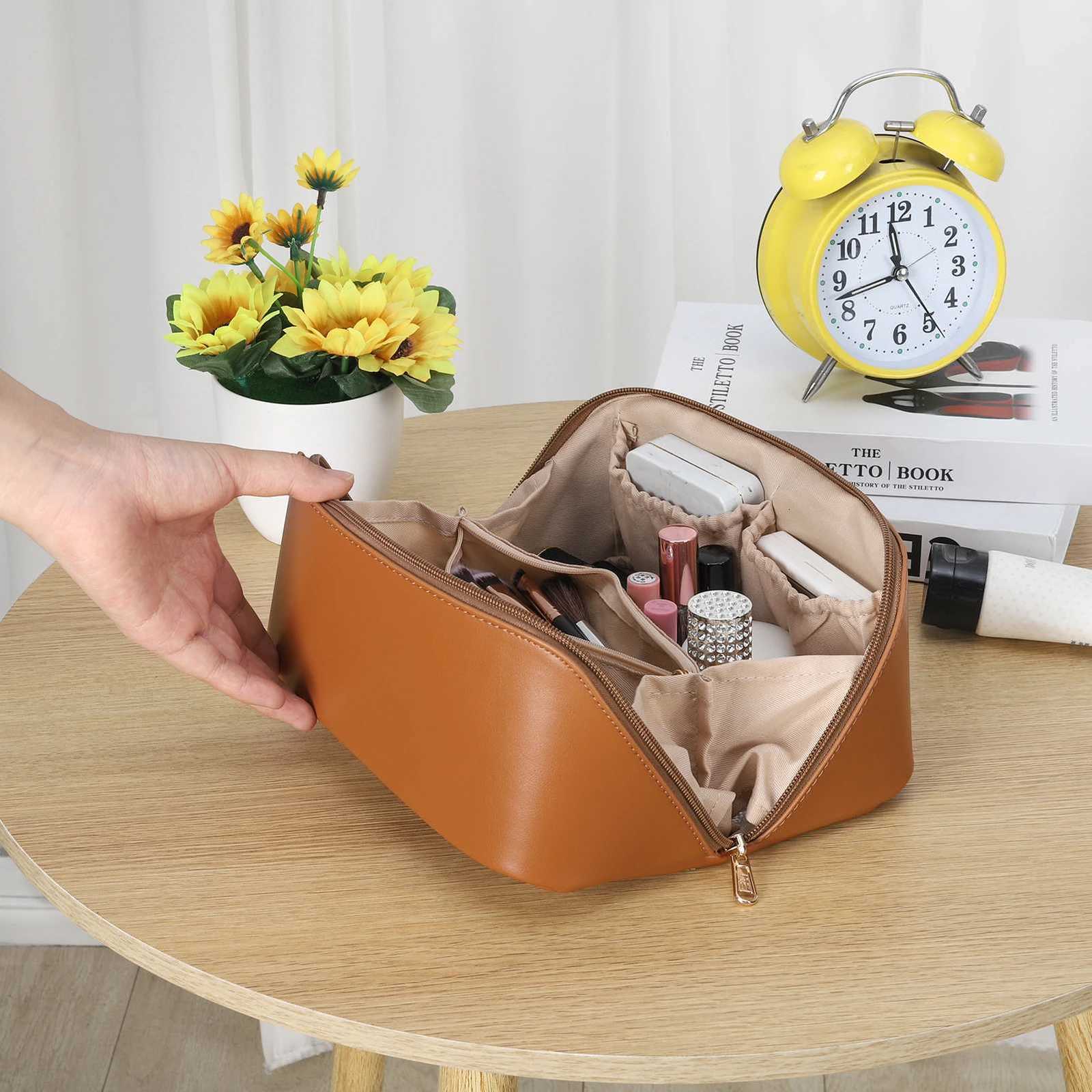 Designer Travel Makeup Bag with Divider and Handle Portable PU Leather Waterproof Toiletry Bag Large Capacity Cosmetic Bags for Women Y251122