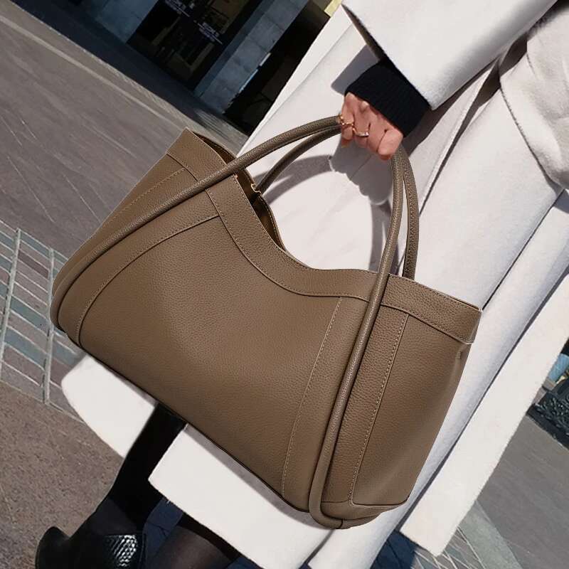 New Autumn And Winter Top Layer Cowhide Fashion Niche Design Leather Large Capacity Shoulder Messenger Bag Foreign Style Bag