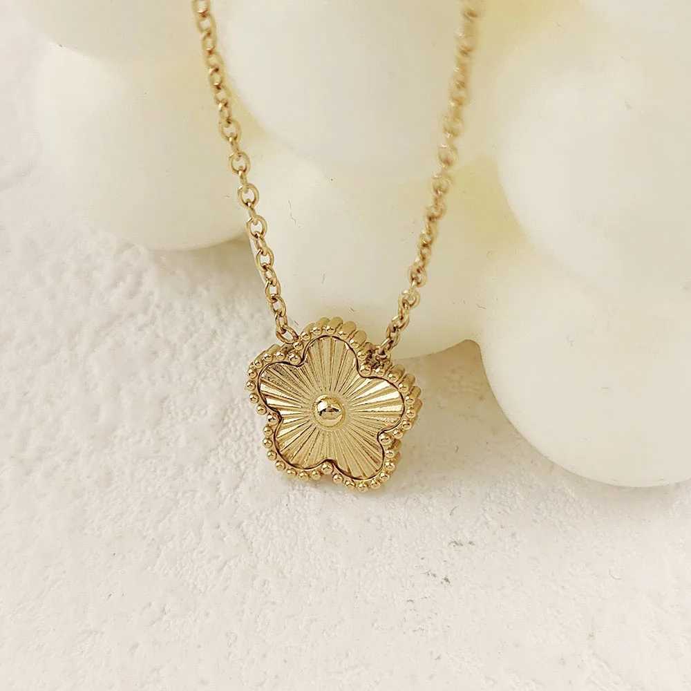 Classic five-leaf shell pendant high quality waterproof metal 18K womens necklace wedding party jewelry J251122