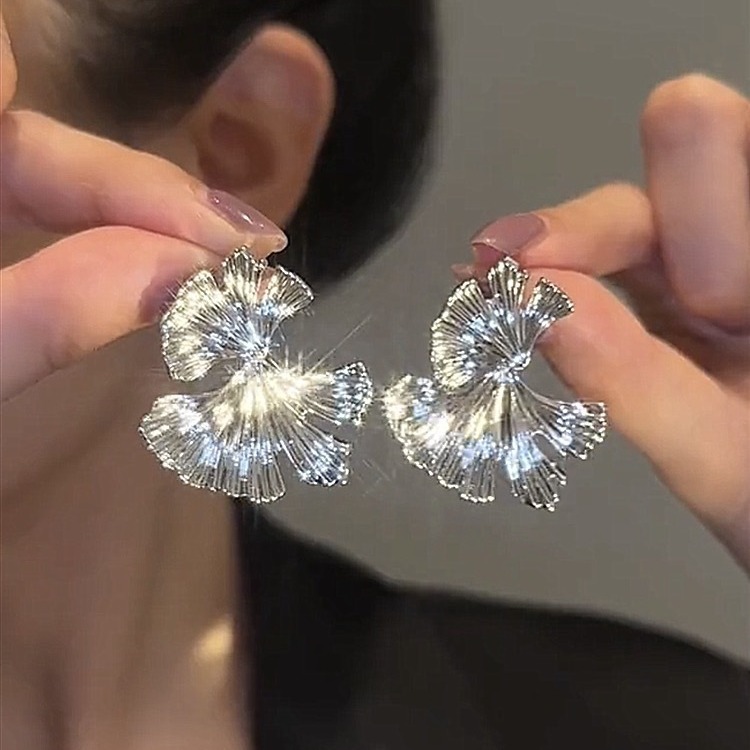 Glistening Silver Tone Crystal Fan Earrings Women's Fashion Jewelry Exquisite Dangle Earrings with Radiating Gemstones for Any Occasion