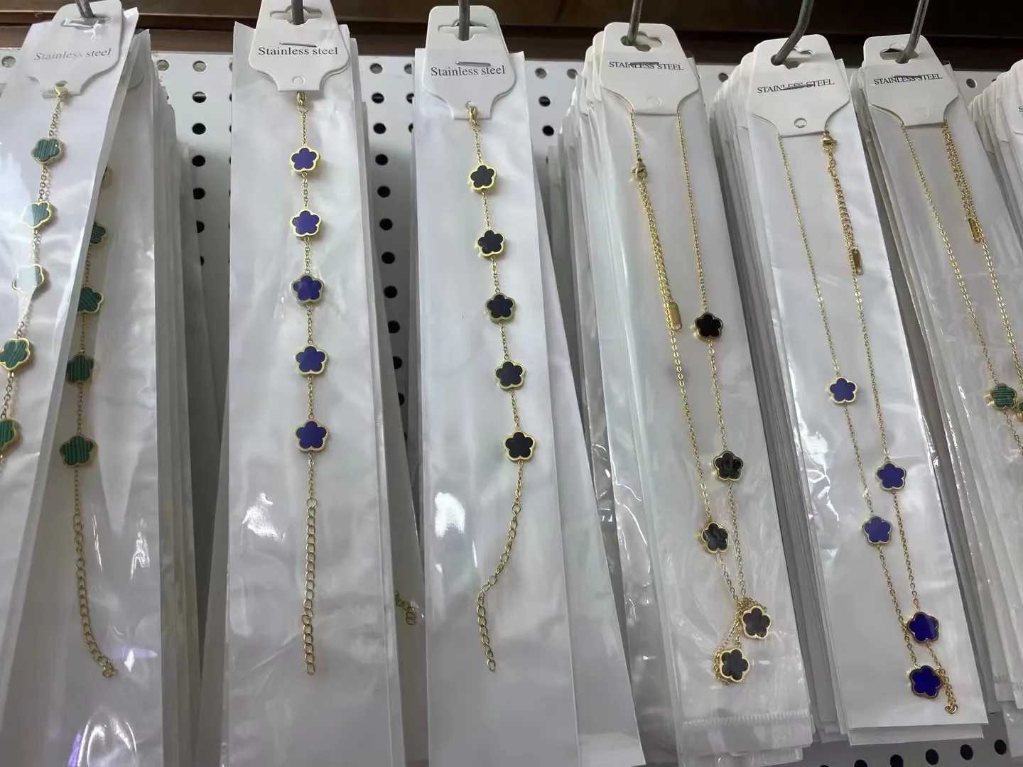 Hot Selling StainlESS Steel Single Sided Pendant Necklace With Five leaf Flower High-Quality Jewelry For Womens J251122