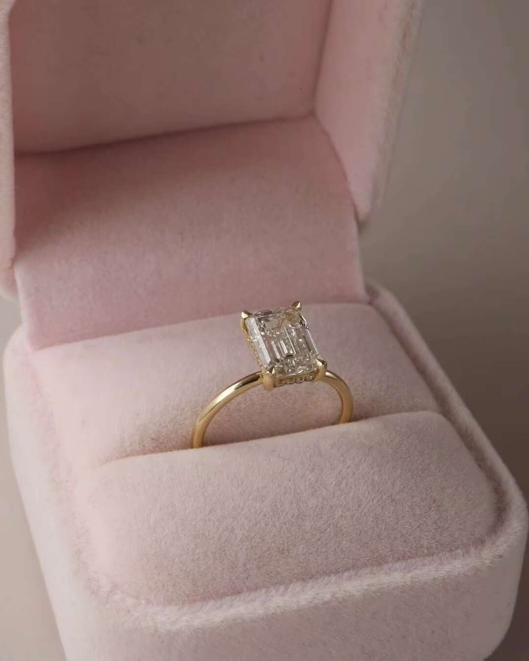 Fancy Jewelry Hot Selling 6X8MM Emerald Cut GRA Certificate Moissanite Classic Wedding Real Solid Gold Custom Rings
