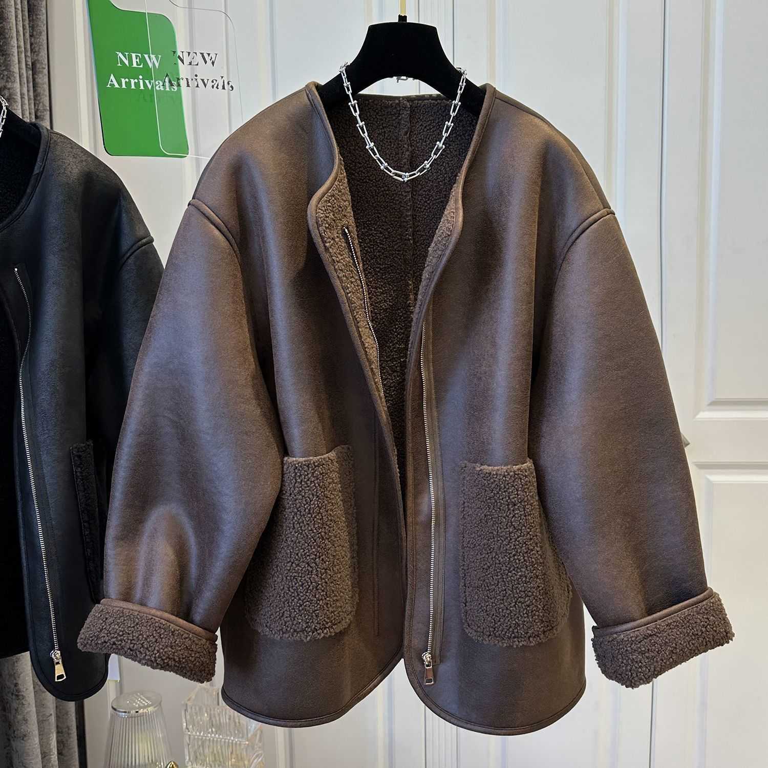 Black fur one-piece coat for women in winter, plus-size, loose, high-end, retro motorcycle style, warm sheepskin fleece top designer