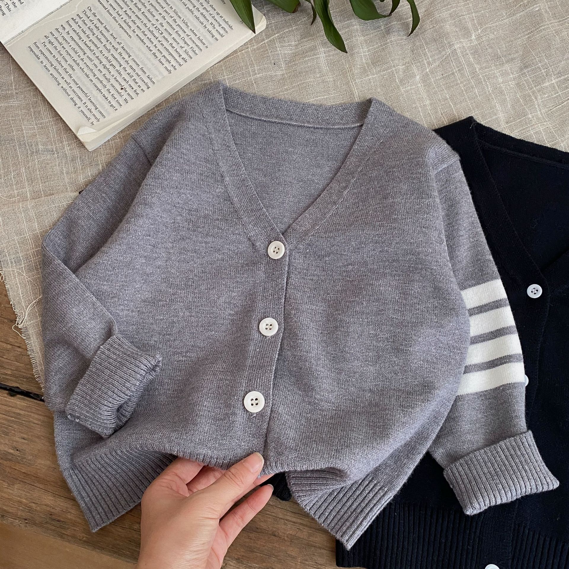 Children's Korean sweater boys Spring Autumn striped pure cotton cardigan coat girls long sleeved V-neck knitted sweater1-8Y
