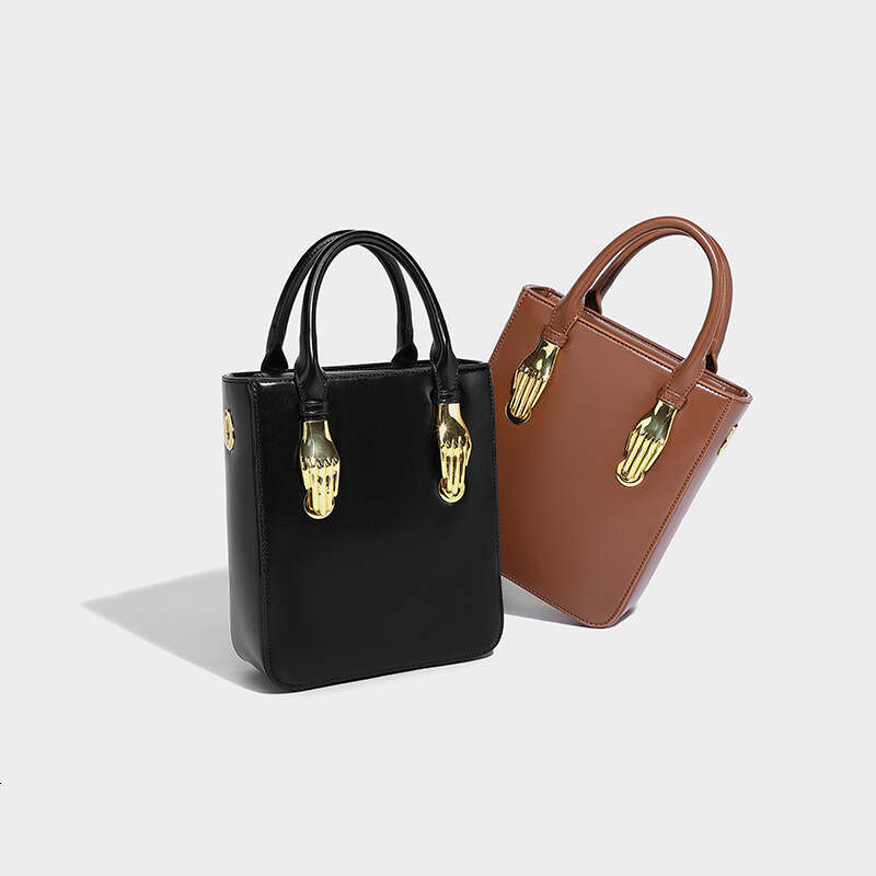 Bags Designer Black Box Bag 2023 Autumn Winter New Item, High-End And Niche Designer, High-Quality Handheld Crossbody Small Square Bag, Women's T