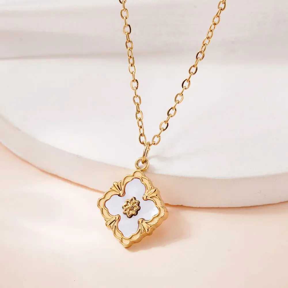 TOHM Vintage Diamond Shaped Four Leaf Flower Necklace for Women Stainless Steel Collarbone Chain Accessory J251122