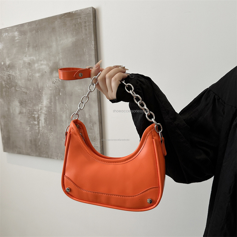 2025 New Luxury Designer Women's Fashionable Niche Light Luxury Commuting Shoulder Crossbody Bag