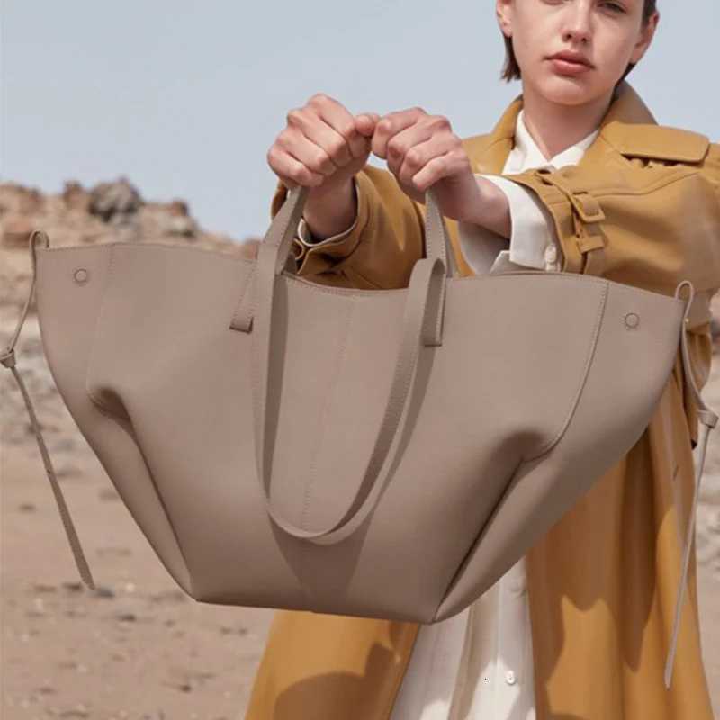 2025 Niche genuine leather hand-held wing bag niche single-shoulder armpit bag large-capacity hand-held tote bag K251121