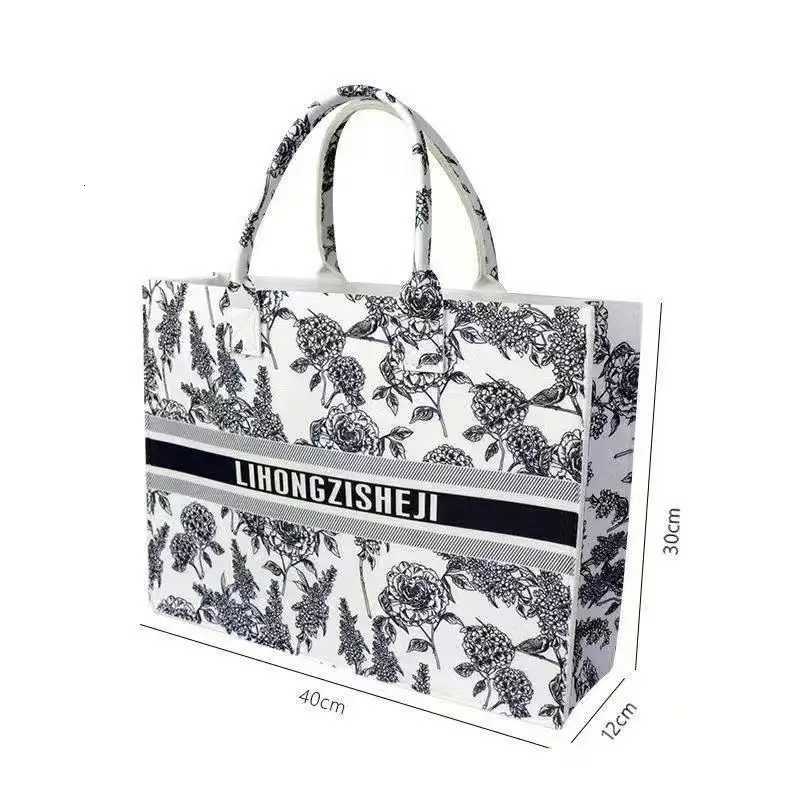 Light luxury blue and white porcelain pattern large capacity commuting business felt gift Chinese style handbag K251121