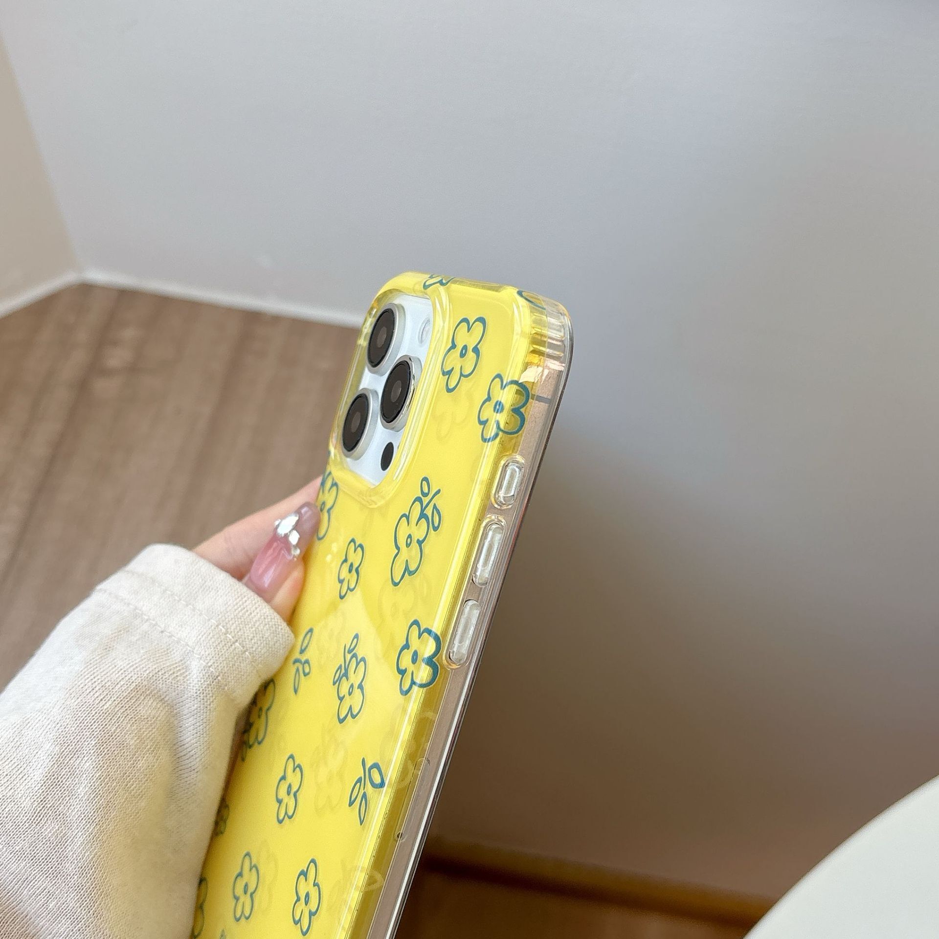 Minimalist Flower Phone Case Compatible iPhone 17/16 Pro Max Shockproof Protective Case iPhone 15/14/13 Pro