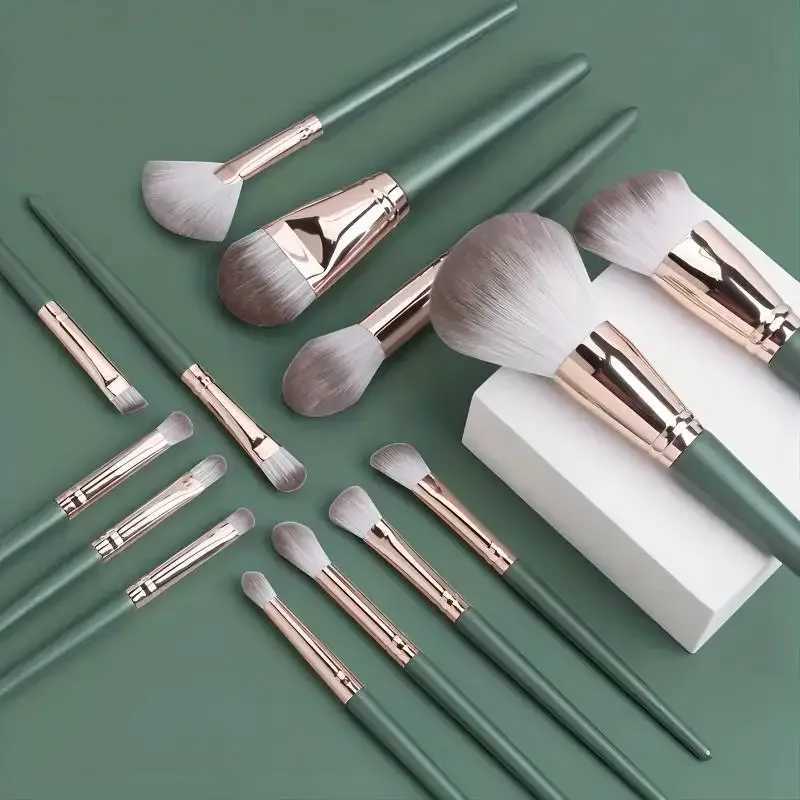 14Pcs Makeup Brushes Set Large Fluffy Soft Eye Shadow Foundation Brush Women Cosmetic Powder Blush Blending Beauty Make Up Tools C251122