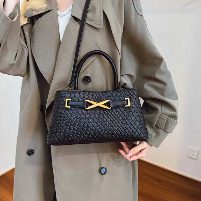 Chic And Timeless Womens Shoulder Bag Leather Handbag For Ladies Luxury Brand Crossbody Bag Everyday Essential K251121